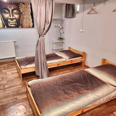 Simple Apartment Near Hockey & Football Arena Bratislava Buitenkant foto