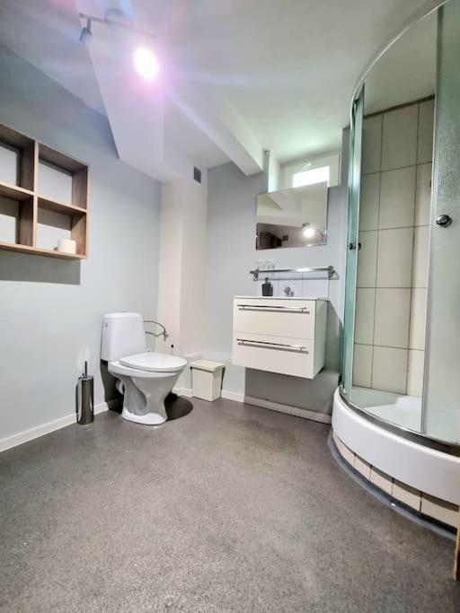 Simple Apartment Near Hockey & Football Arena Bratislava Buitenkant foto